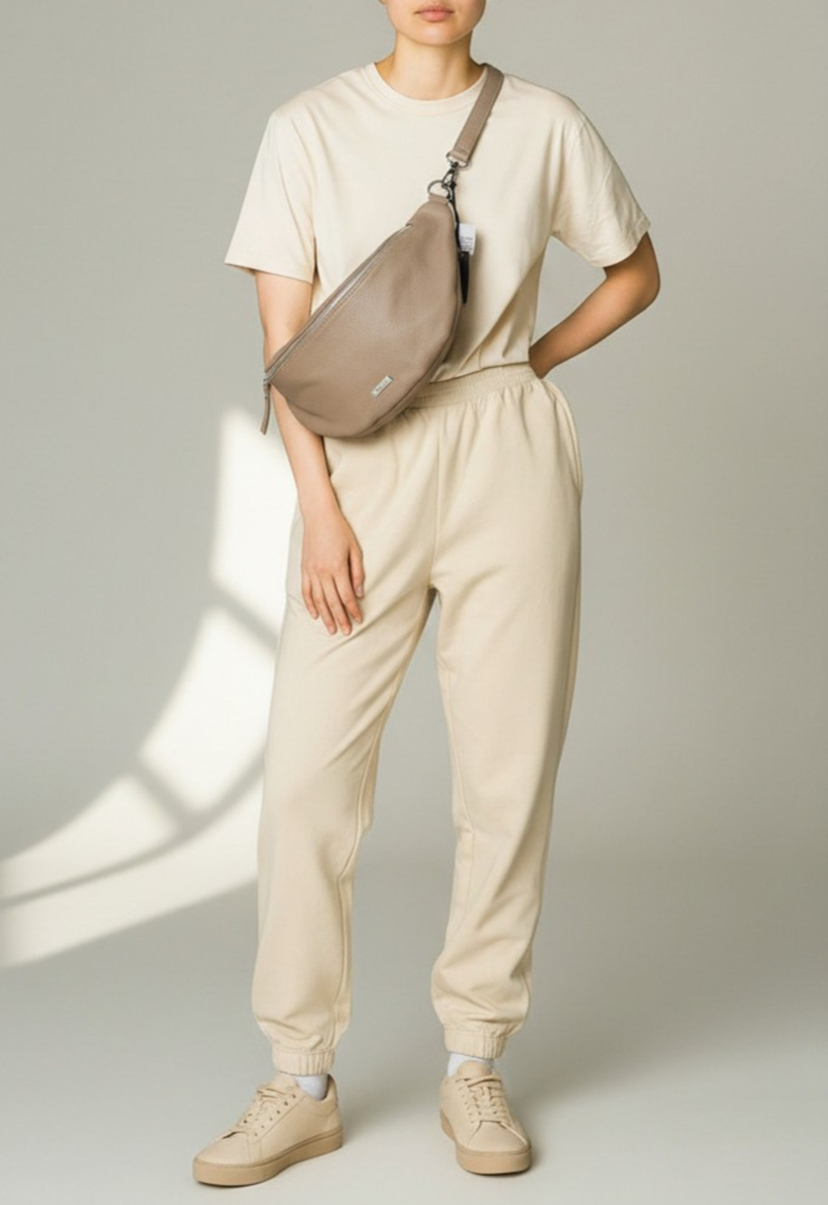 B0 Auth NWT New VIOLA CASTELLANI Italy Leather Crossbody Belt Bag Cappuccino